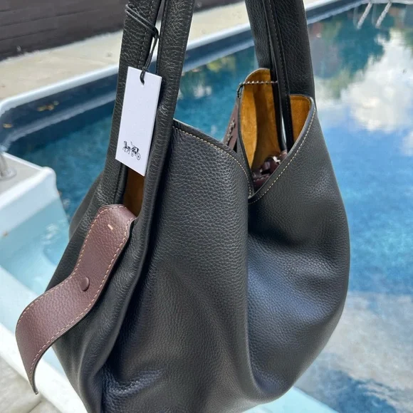 Rare 🐻 Coach Black and Burgundy - 3 in 1 Bag - Picture 2 of 12